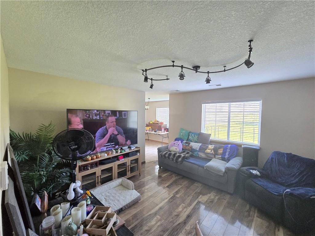 10609-11 E Maple Avenue — photo 23