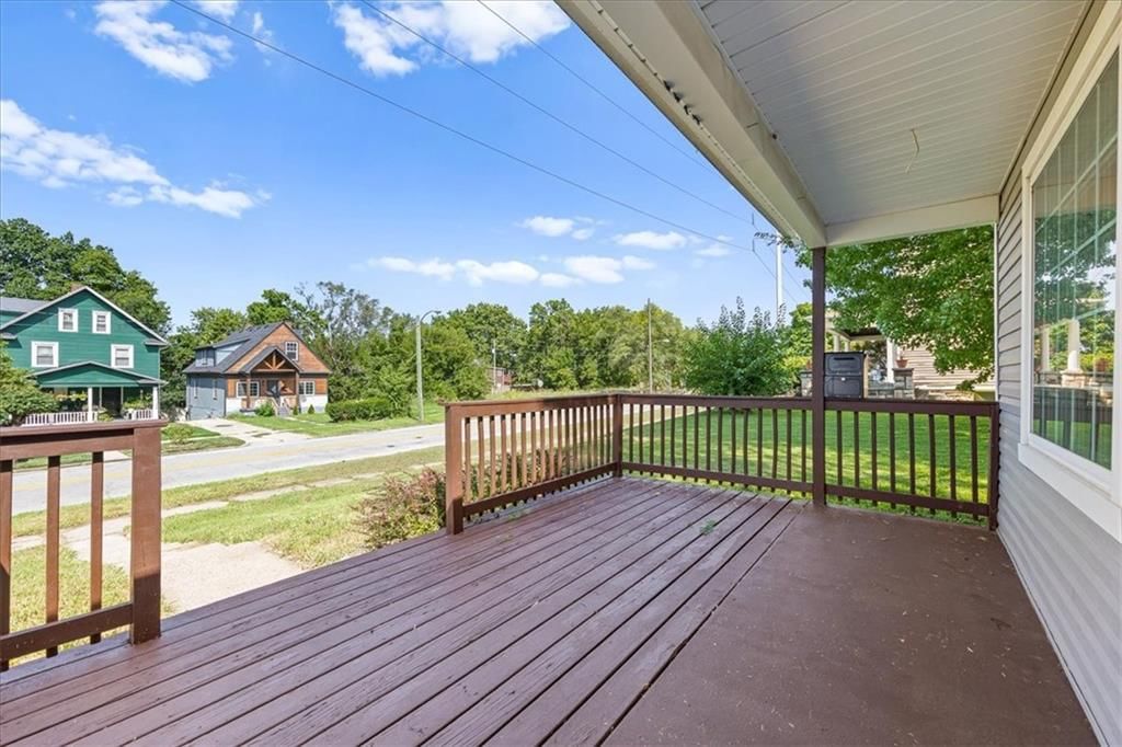 Photo 5 of 29 - 2409 N 10th Street, Kansas City, KS 66104