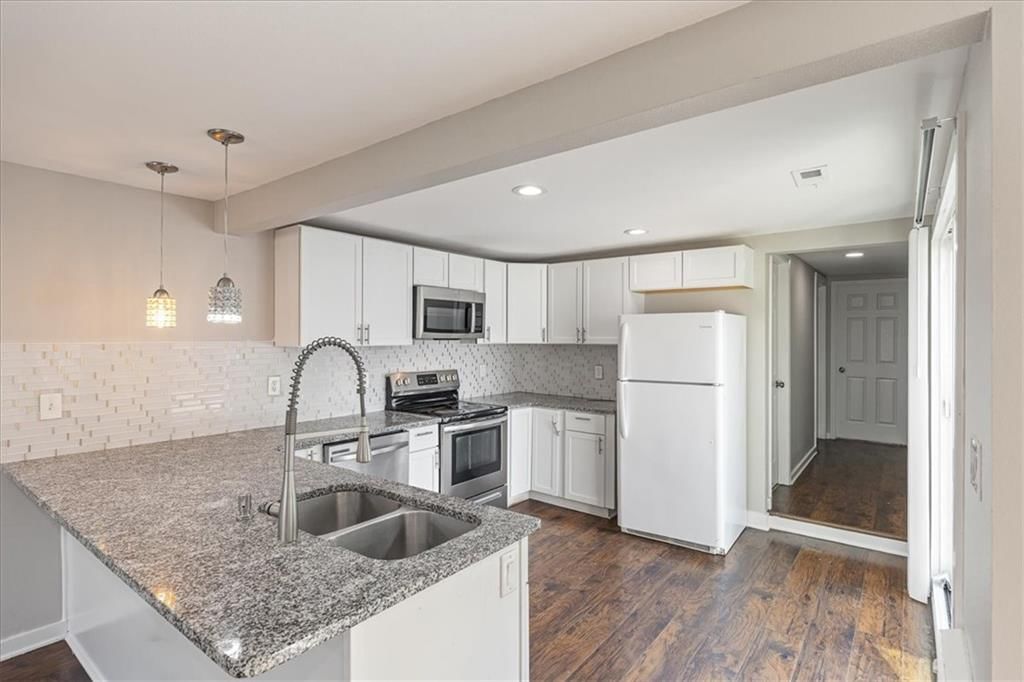 Photo 9 of 29 - 2409 N 10th Street, Kansas City, KS 66104