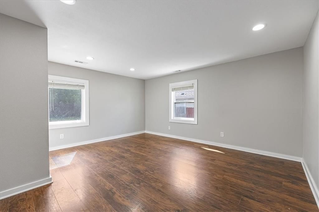 Photo 10 of 29 - 2409 N 10th Street, Kansas City, KS 66104