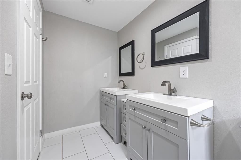 Photo 13 of 29 - 2409 N 10th Street, Kansas City, KS 66104