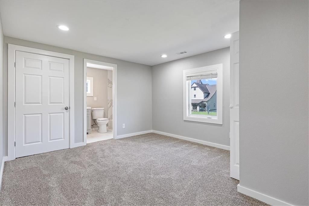 Photo 14 of 29 - 2409 N 10th Street, Kansas City, KS 66104
