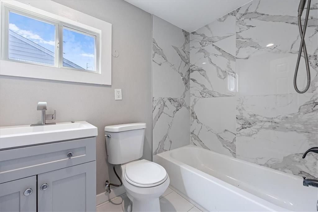 Photo 16 of 29 - 2409 N 10th Street, Kansas City, KS 66104