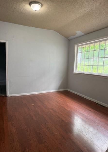 2512 Everett Avenue — photo 8