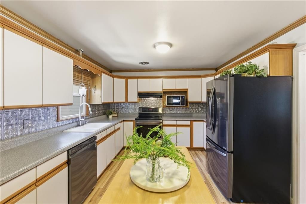 12105 E 41st Street — photo 12
