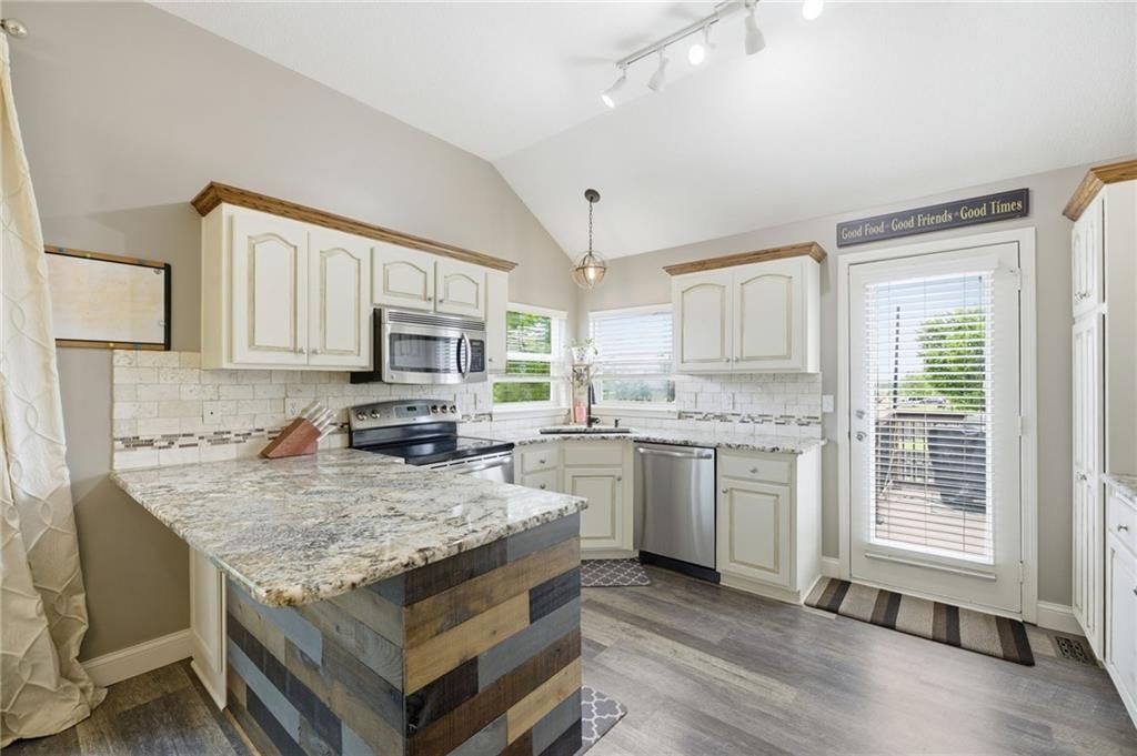 500 E Cheyenne Street — photo 13