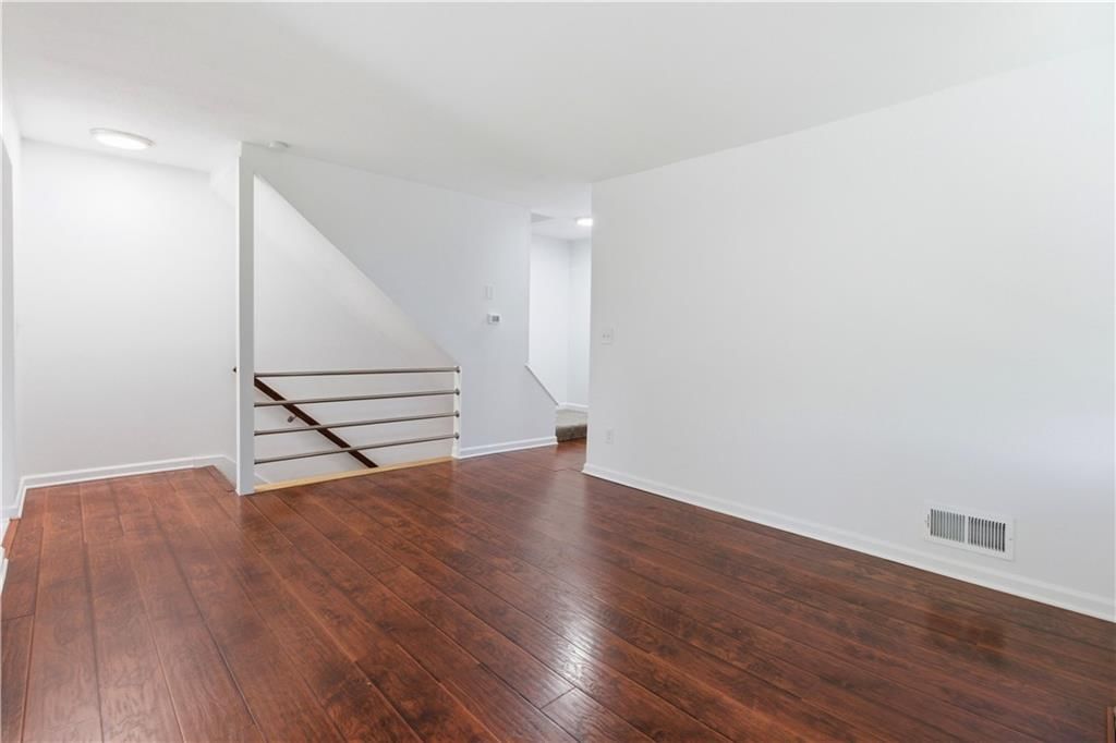 1906 Lawrence Court — photo 6