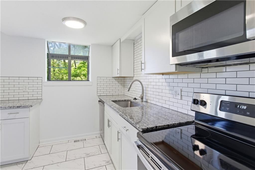 1906 Lawrence Court — photo 11