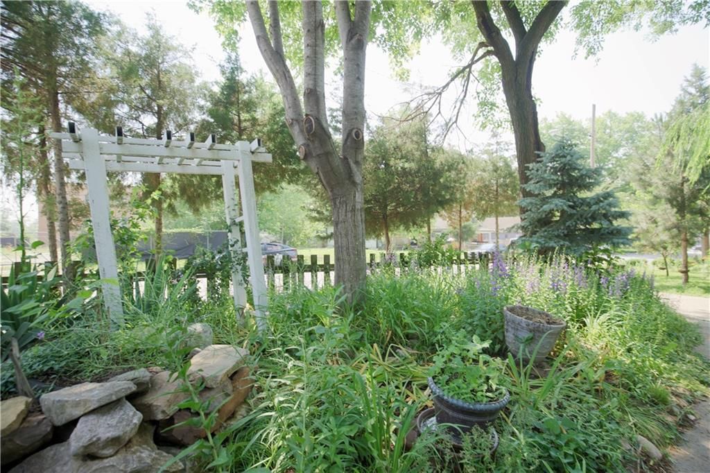 1870 N 27th Street — photo 4