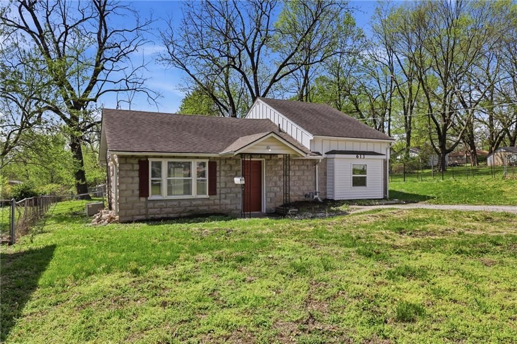 613 E Kansas Avenue — photo 3