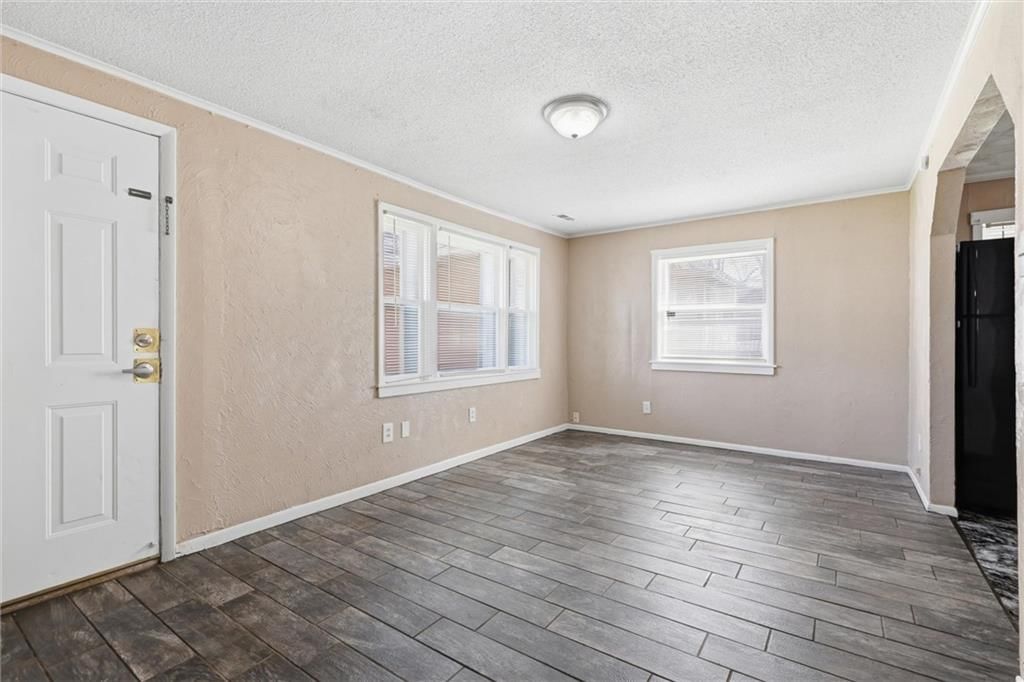 613 E Kansas Avenue — photo 4