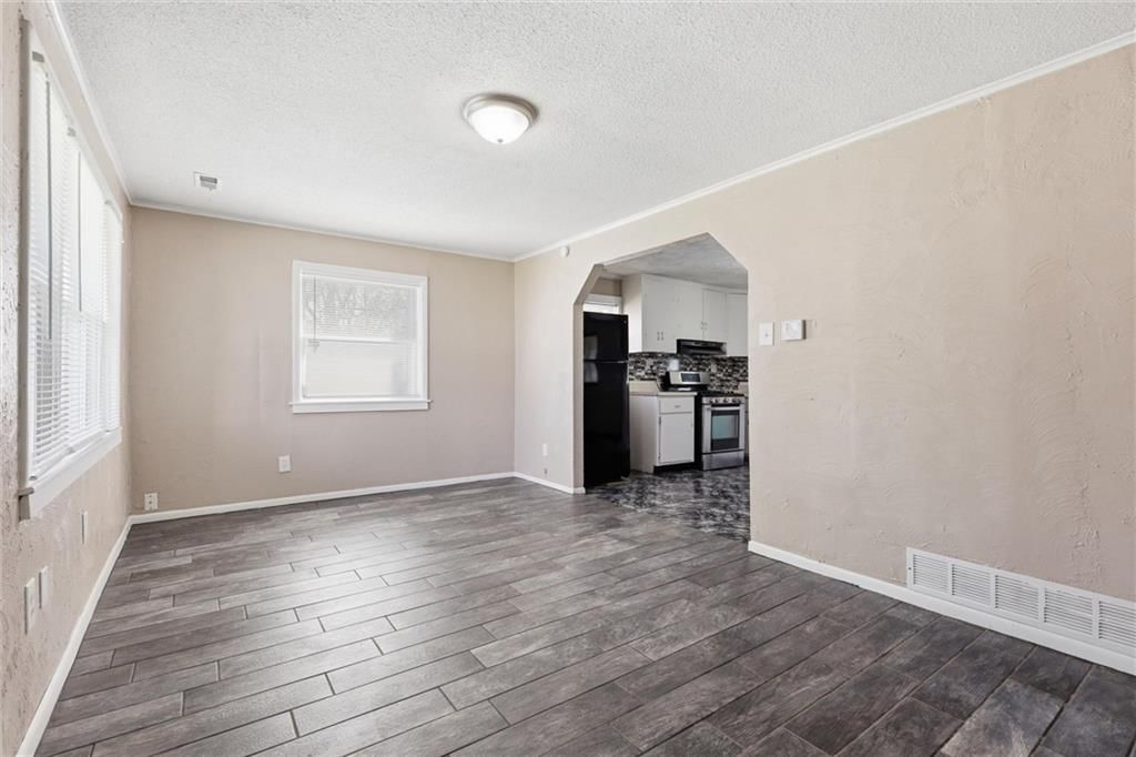 613 E Kansas Avenue — photo 6