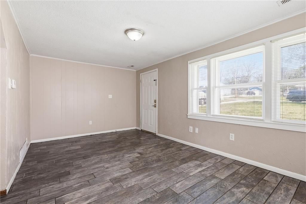 613 E Kansas Avenue — photo 7