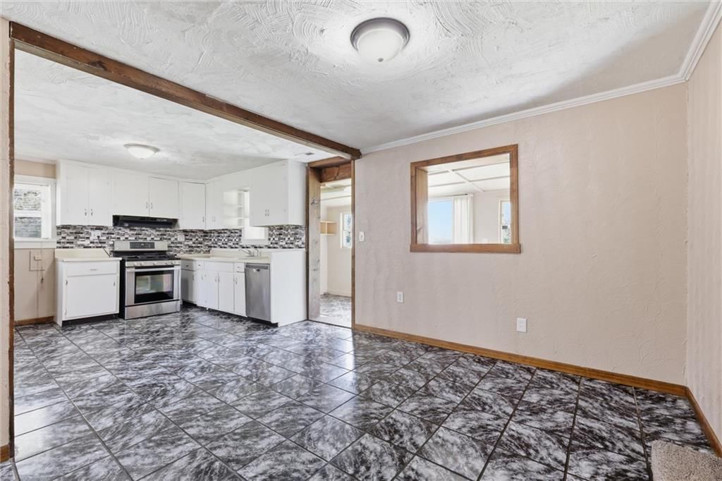 613 E Kansas Avenue — photo 9