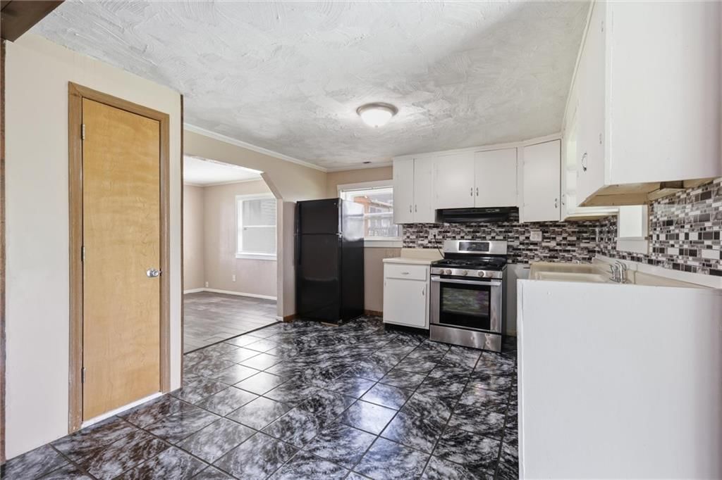 613 E Kansas Avenue — photo 11