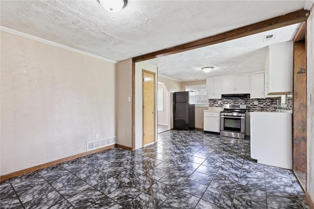 613 E Kansas Avenue — photo 14