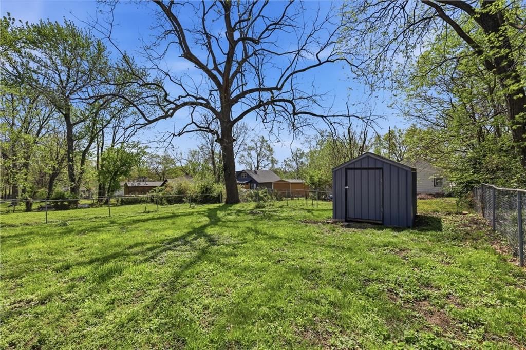 613 E Kansas Avenue — photo 30