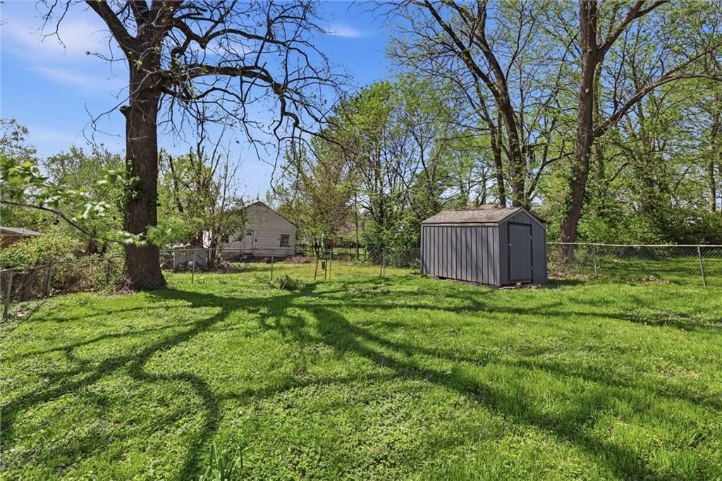 613 E Kansas Avenue — photo 31