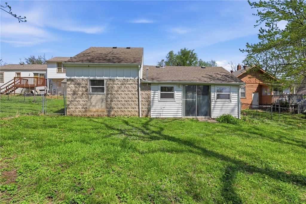613 E Kansas Avenue — photo 32