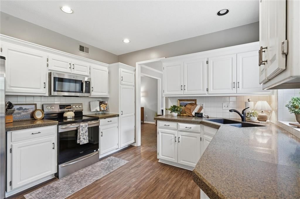 6118 W 157 Terrace — photo 11