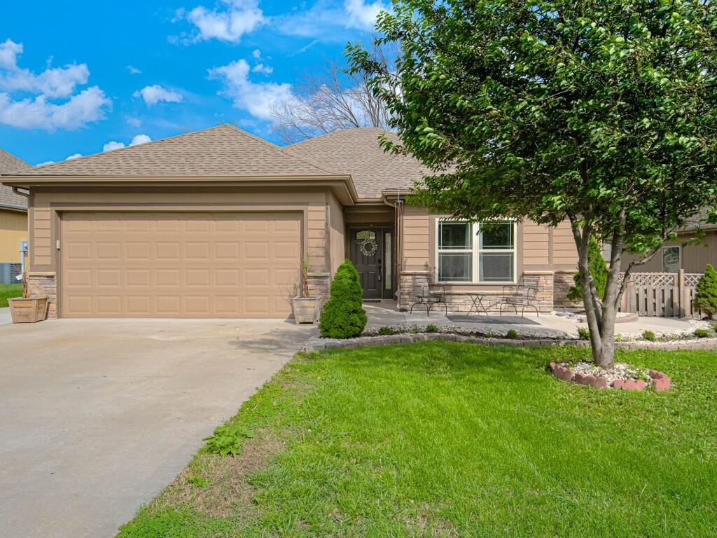 1111 SE Oak Ridge Drive — photo 3
