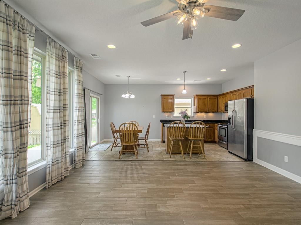 1111 SE Oak Ridge Drive — photo 8