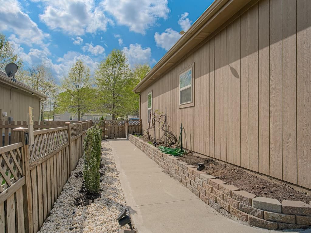 1111 SE Oak Ridge Drive — photo 30