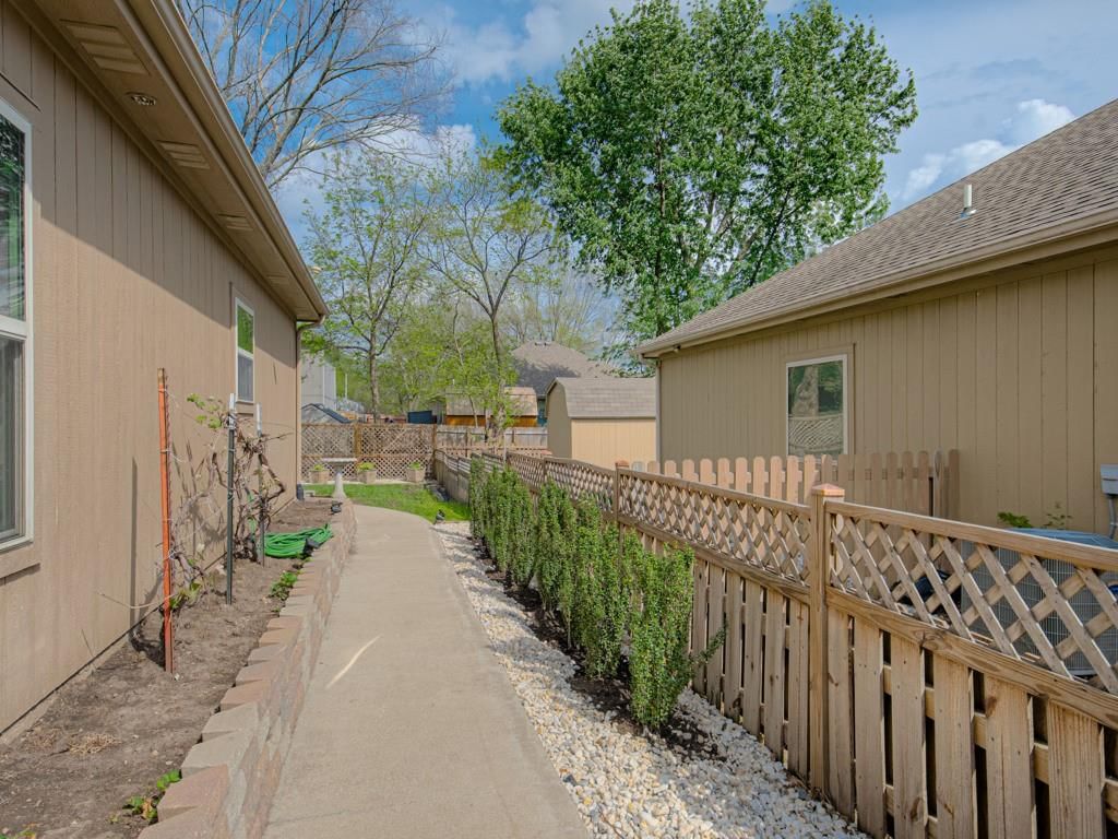 1111 SE Oak Ridge Drive — photo 31