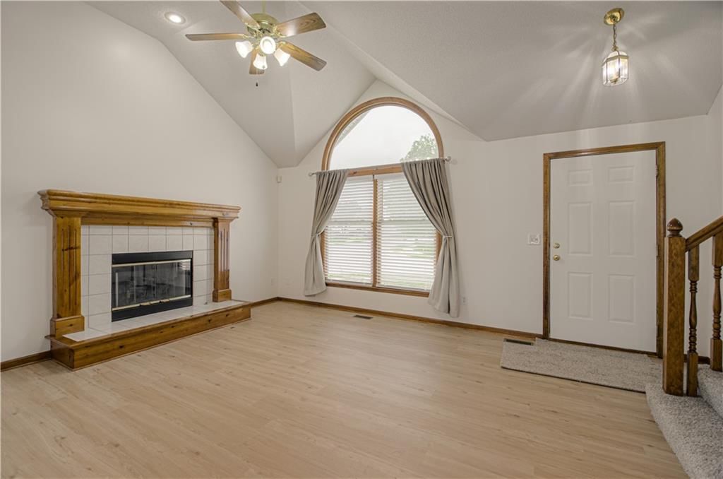 11201 N Lewis Avenue — photo 3
