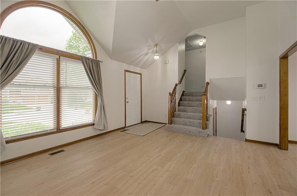 11201 N Lewis Avenue — photo 4