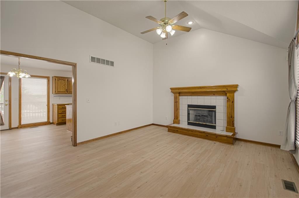 11201 N Lewis Avenue — photo 5