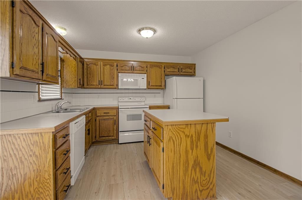 11201 N Lewis Avenue — photo 8