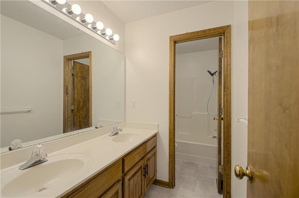 11201 N Lewis Avenue — photo 13