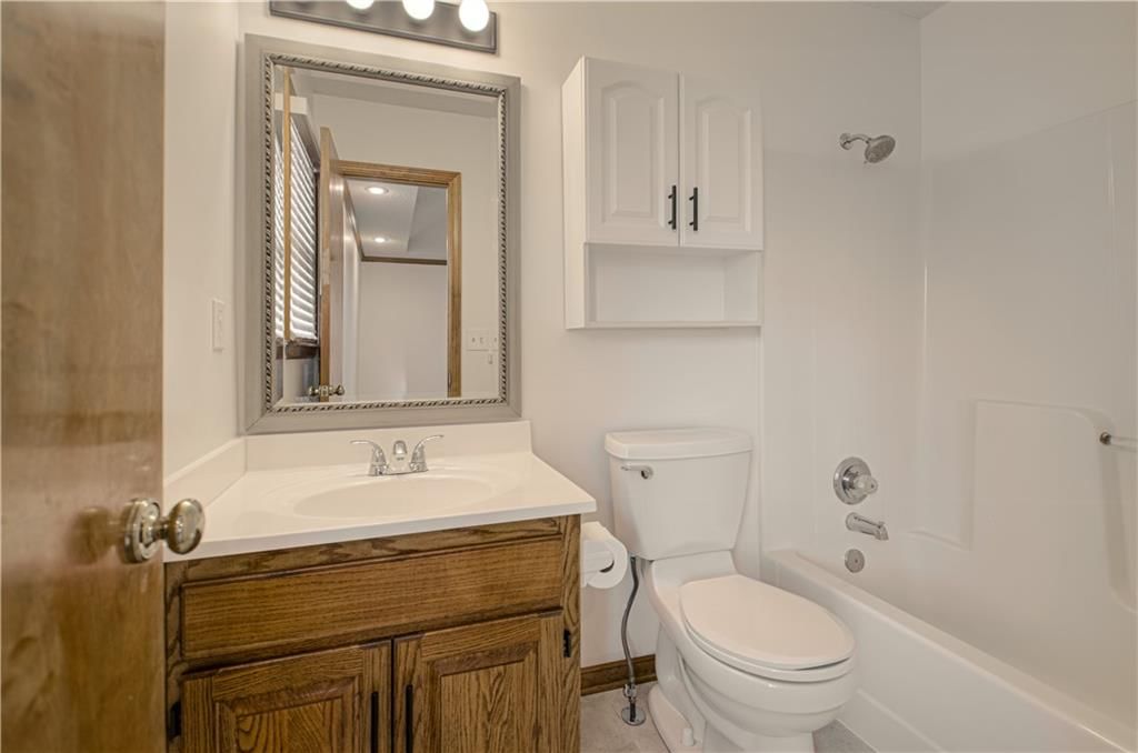 11201 N Lewis Avenue — photo 17
