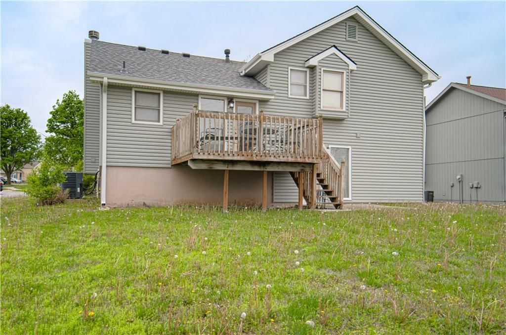 11201 N Lewis Avenue — photo 25