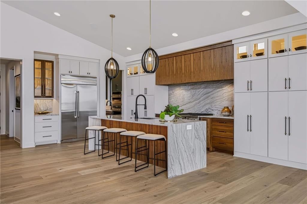 Photo 9 of 39 - 3448 W 133rd Terrace, Leawood, KS 66209