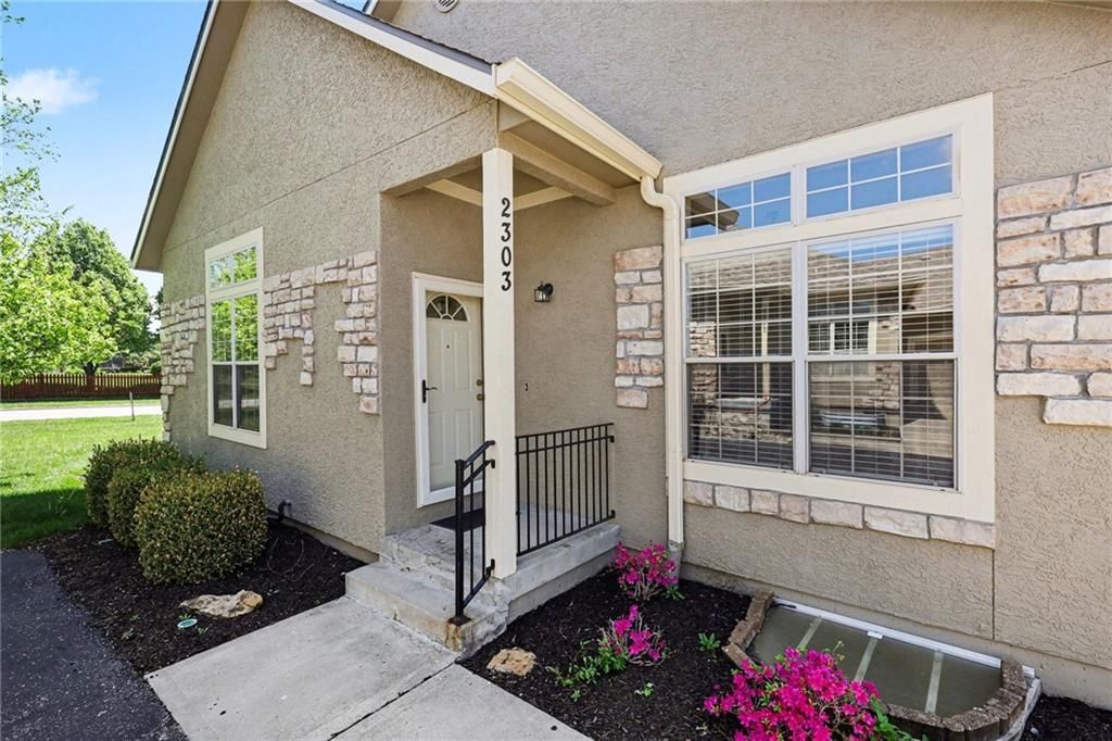15671 S Hillside Street, Olathe, KS