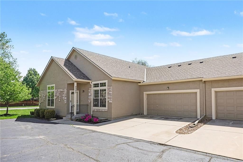 15671 S Hillside Street — photo 2