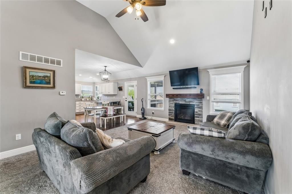 912 N Hickory Drive — photo 7