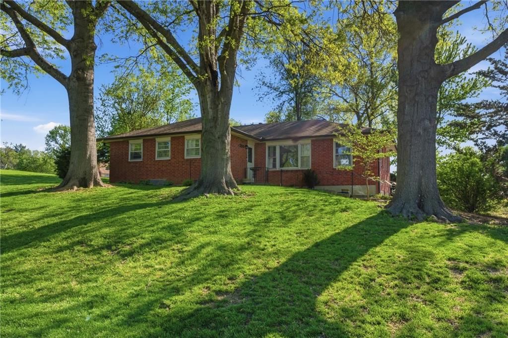700 Hillcrest Road — photo 1