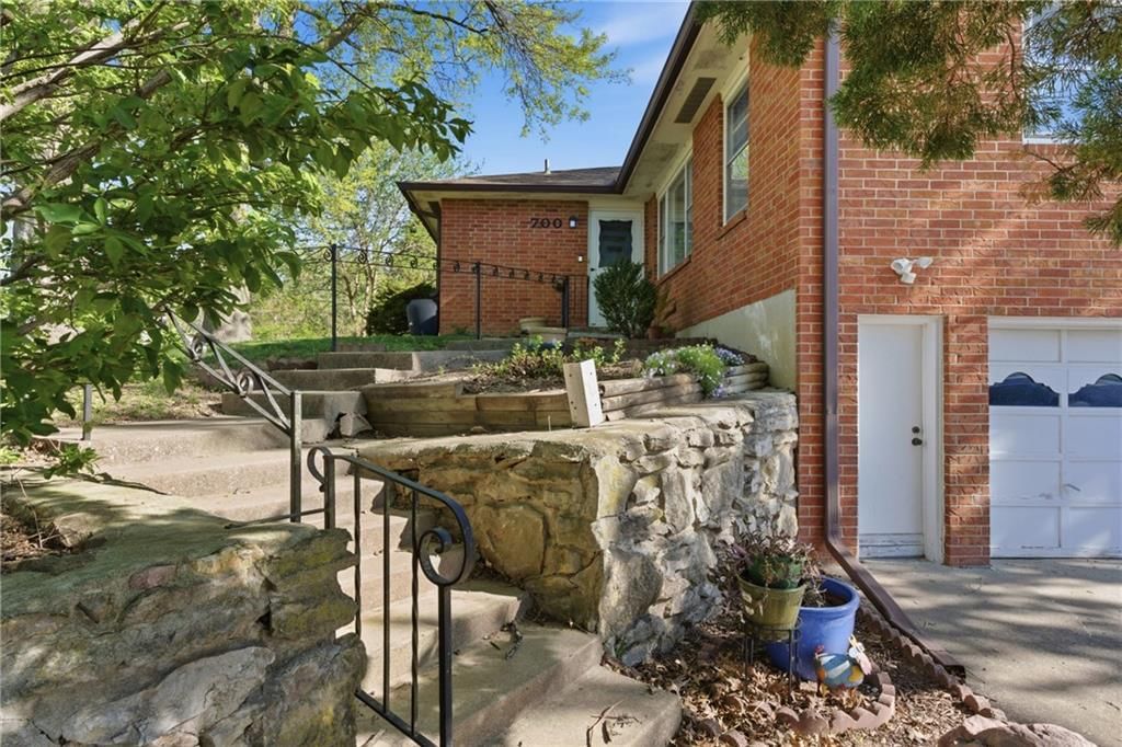 700 Hillcrest Road — photo 3