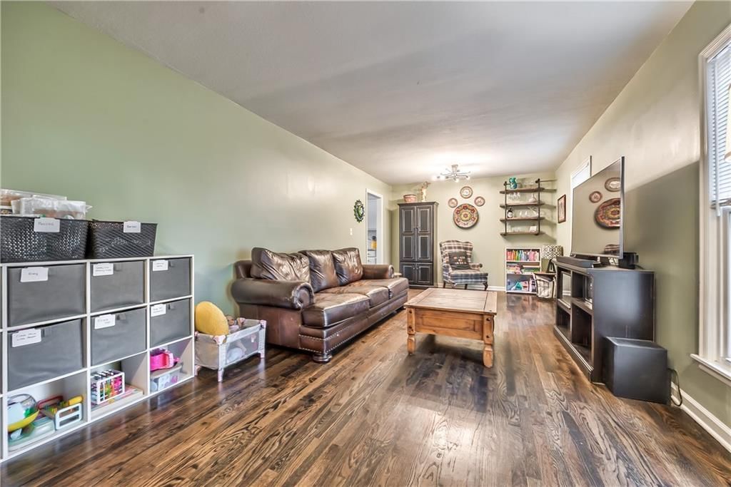 404 S Winterbrooke Drive — photo 3