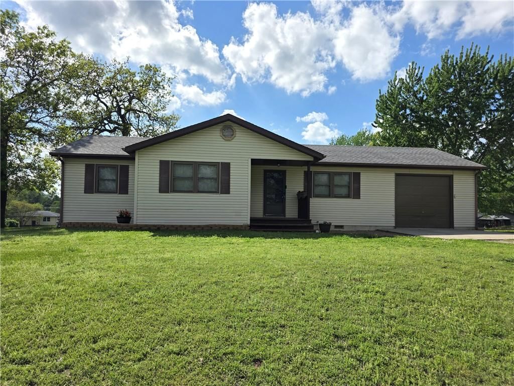 106 S Vernon Street, El Dorado Springs, MO