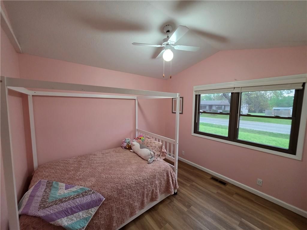 106 S Vernon Street — photo 17