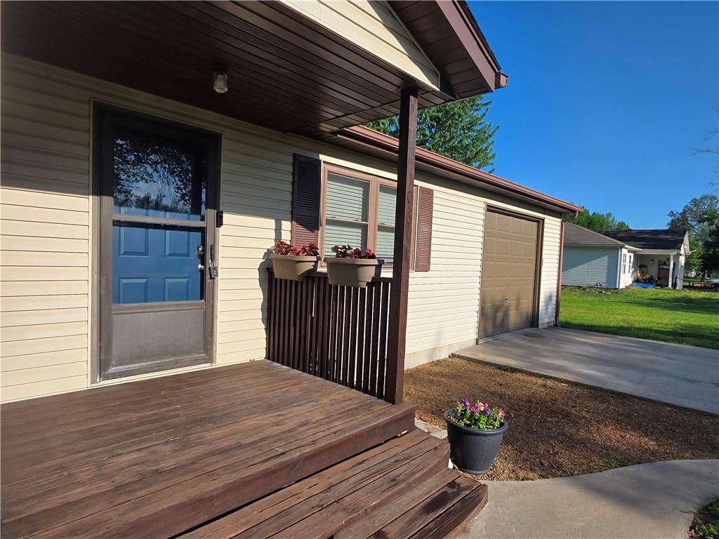 106 S Vernon Street — photo 32