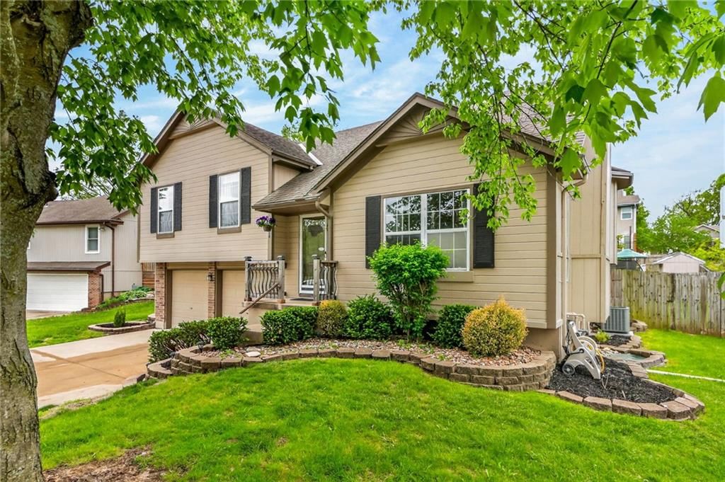 1704 NE Stonewood Drive — photo 3