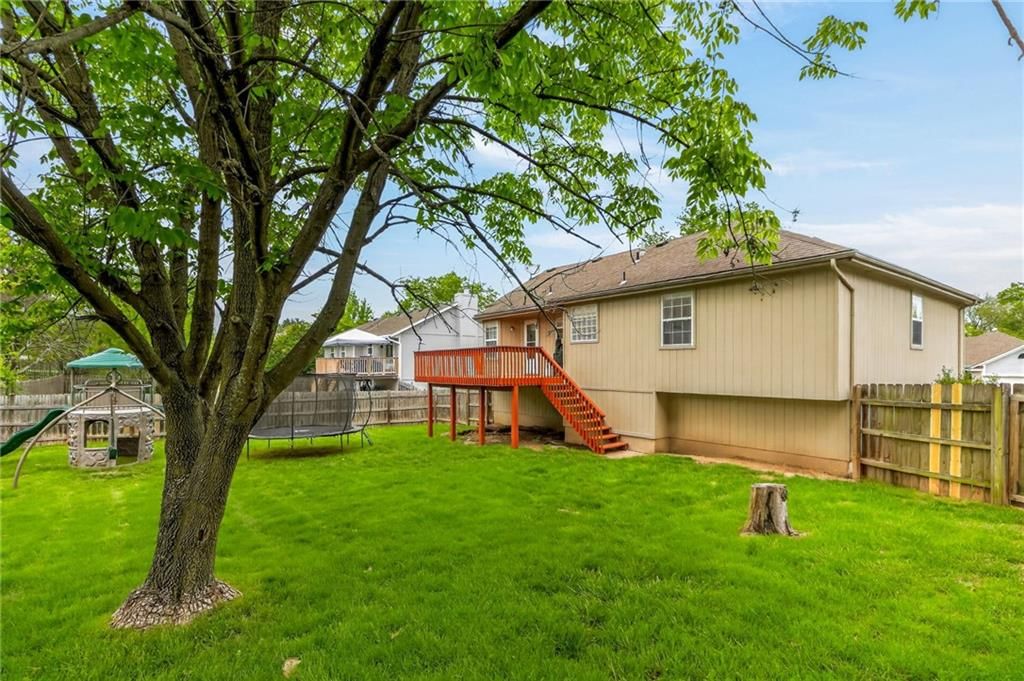 1704 NE Stonewood Drive — photo 4