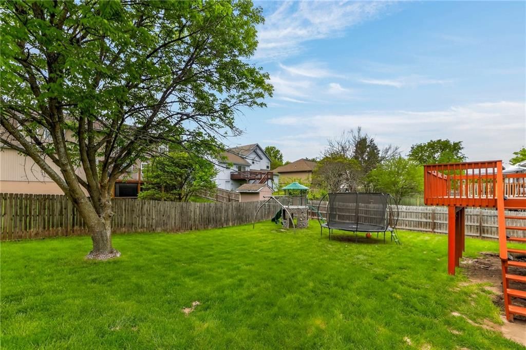 1704 NE Stonewood Drive — photo 5