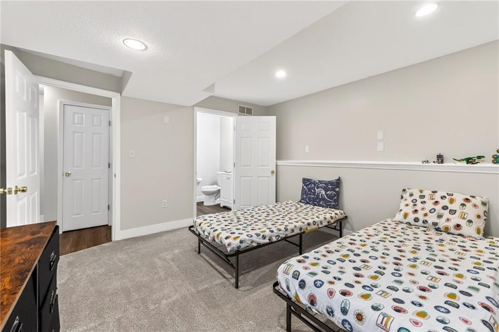 1704 NE Stonewood Drive — photo 25