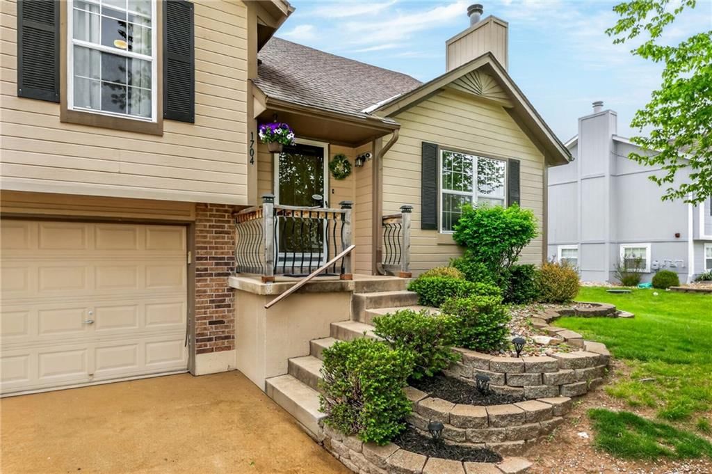 1704 NE Stonewood Drive — photo 30